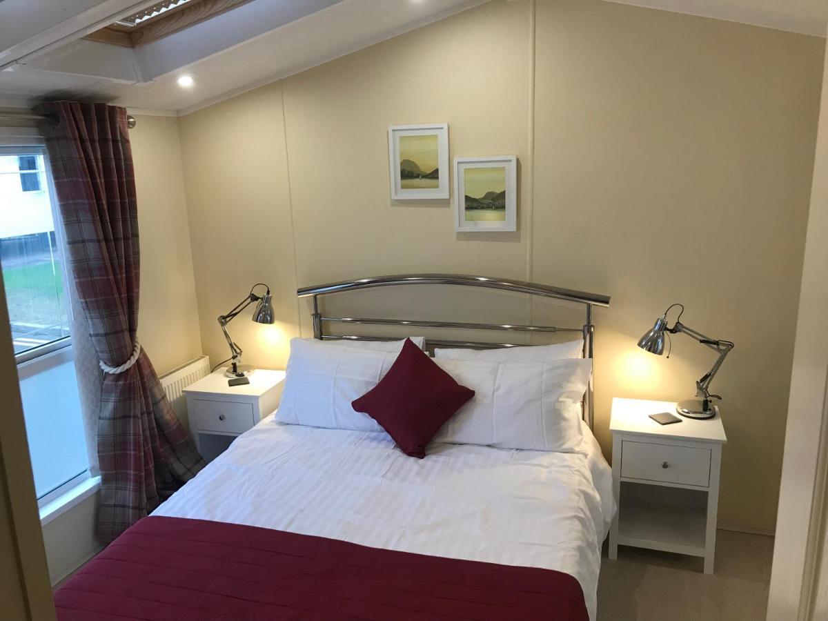 Hot Tub Accommodation North Wales Caravan Rhyl Exterior photo